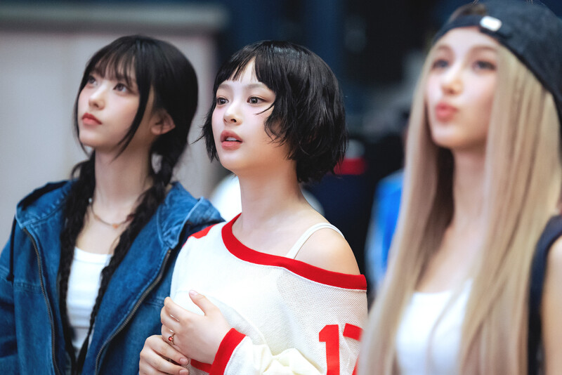 240526 NewJeans Hanni - ‘How Sweet’ & 'Bubble Gum' at Inkigayo documents 3