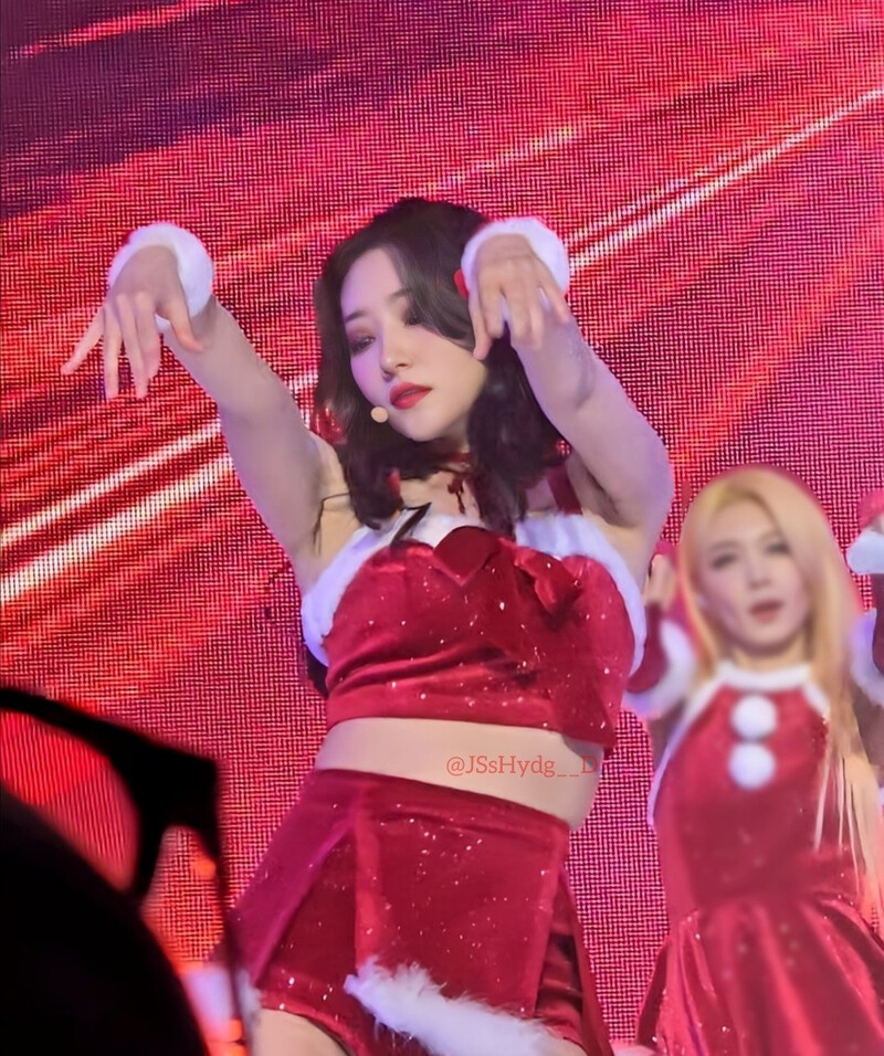 241225 Dreamcatcher SuA - '7 Doors of Christmas: A Lucky Encore' in Seoul Day 2 documents 3