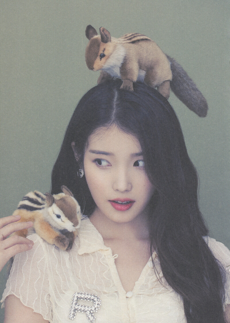 IU 2022 Season's Greetings (Scans) documents 1