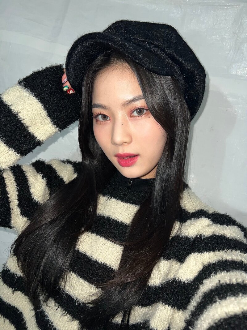 221226 STAYC Twitter Update - Isa documents 2