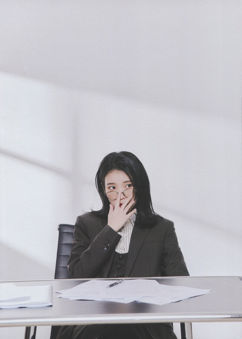 IU - 5th Official ‘UAENA’ Fanclub Kit [SCANS] documents 5