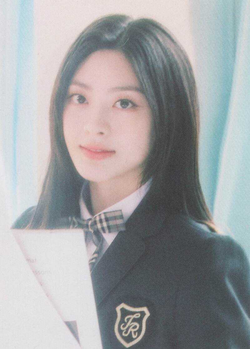 STAYC - 2022 Season's Greetings (Scans) documents 7