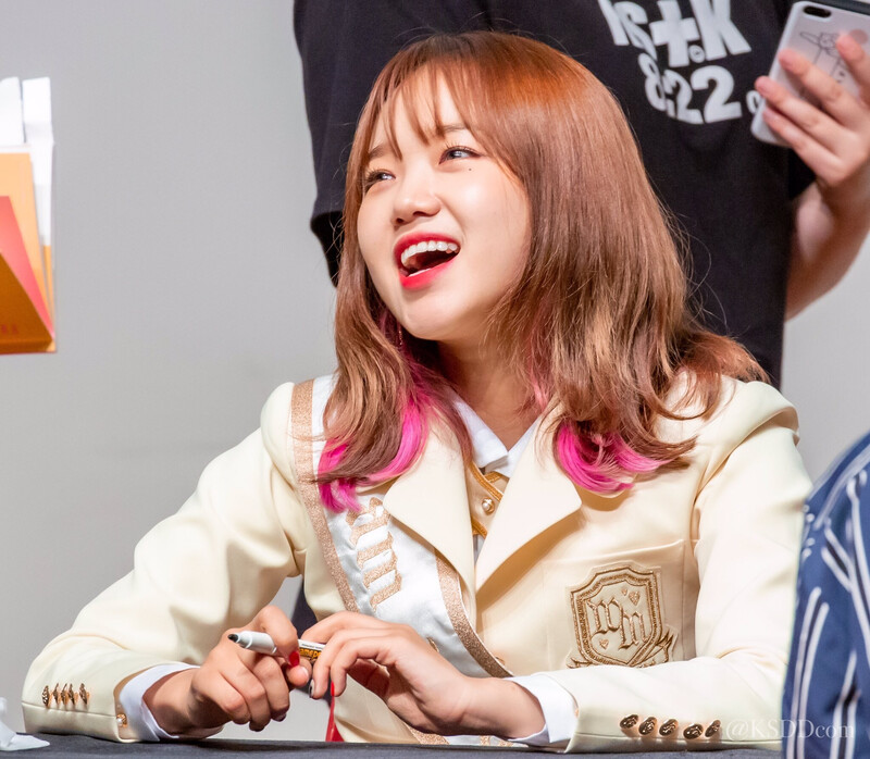 190608 Weki Meki Yoojung at 'LOCK END LOL' Fansign documents 1