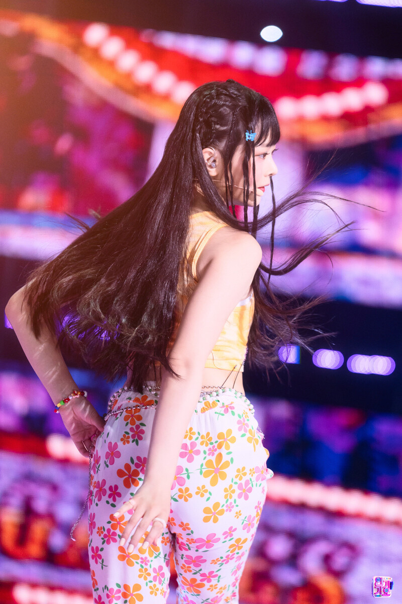 220821 NewJeans Hanni - 'Attention' at Inkigayo documents 24