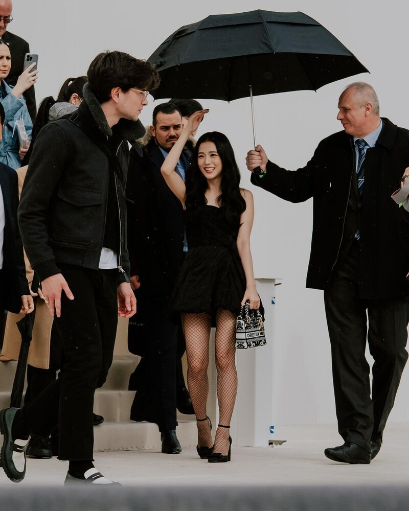 220927 BLACKPINK Jisoo at DIOR SS23 Show in Paris documents 3