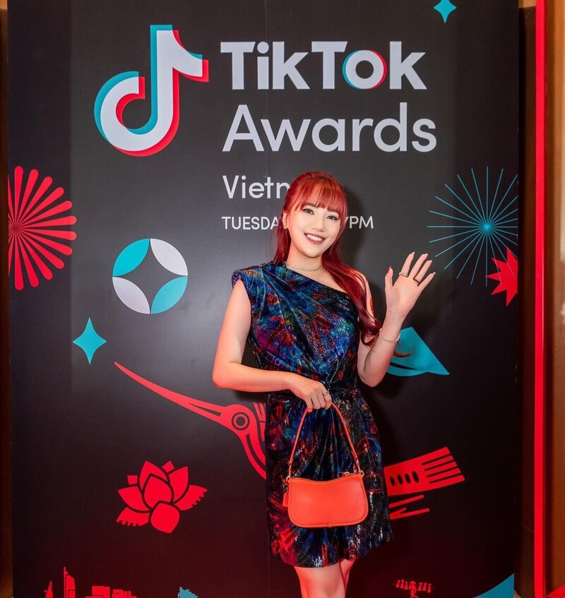 221222 LIME Emma Instagram Update at Tik Tok Event documents 1