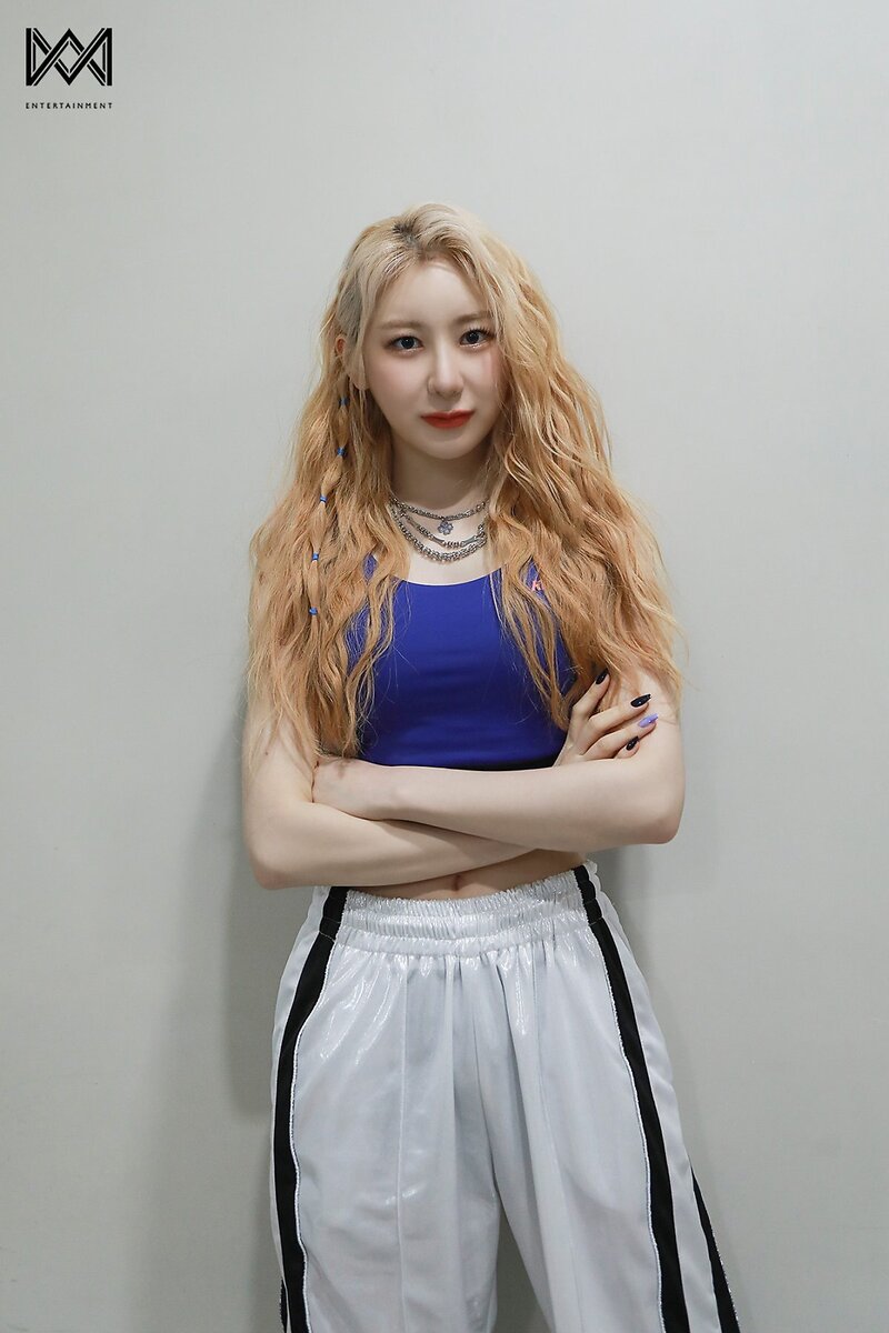 230603 WM Naver - Lee Chae Yeon 'KNOCK' Promotion Activities Behind documents 3