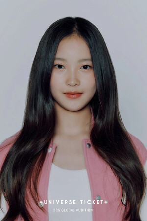 Park Yehyeon Universe Ticket Profile photos