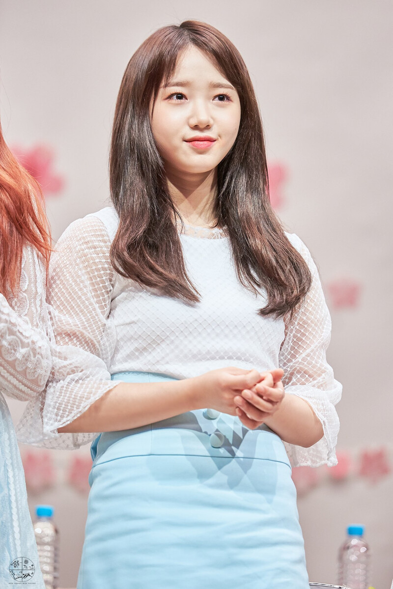 180415 Weki Meki Yoojung at Bundang 'Lucky' Fansign documents 6