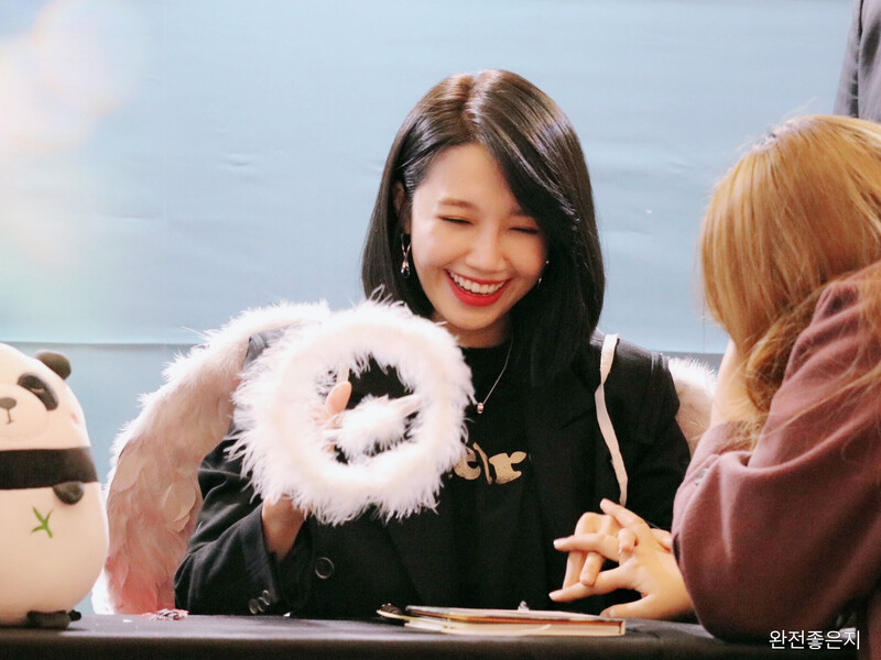 181109 Apink EUNJI at Hyehwa Busan Fansign event documents 25