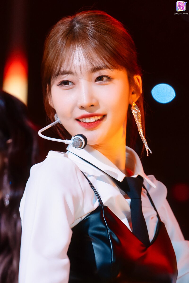 211212 EVERGLOW Sihyeon - "PIRATE" at Inkigayo documents 3