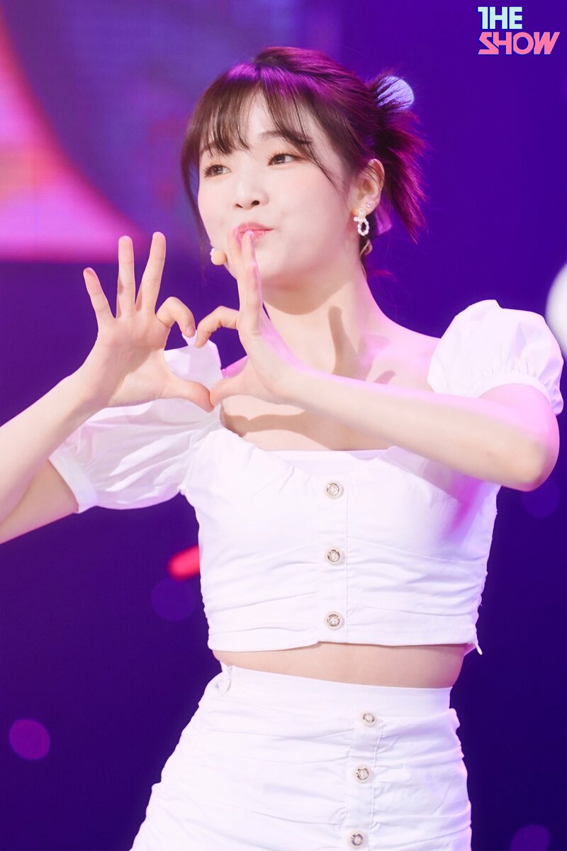220405 OH MY GIRL 'Real Love' at The Show documents 9
