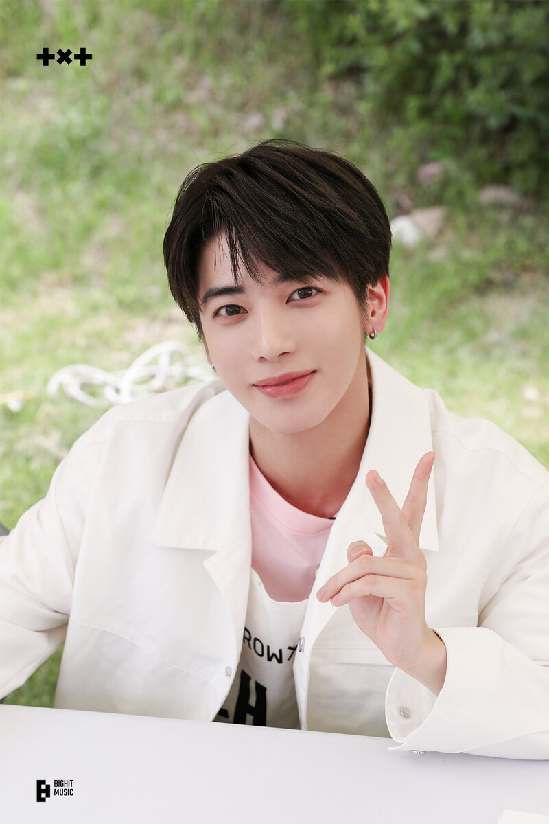 220801 TXT Weverse Update - 'The Game Caterers' Photo Sketch documents 8