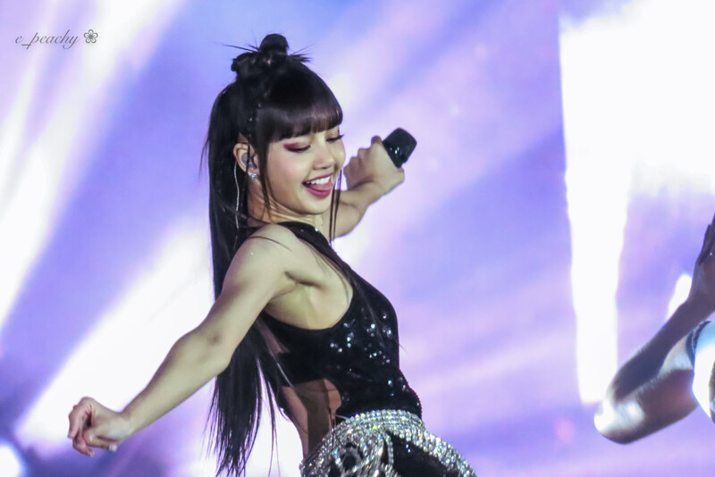 221120 BLACKPINK Lisa - 'BORN PINK' Concert in Los Angeles Day documents 4