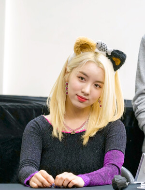 221120 WOOAH - LUCY at fansign event