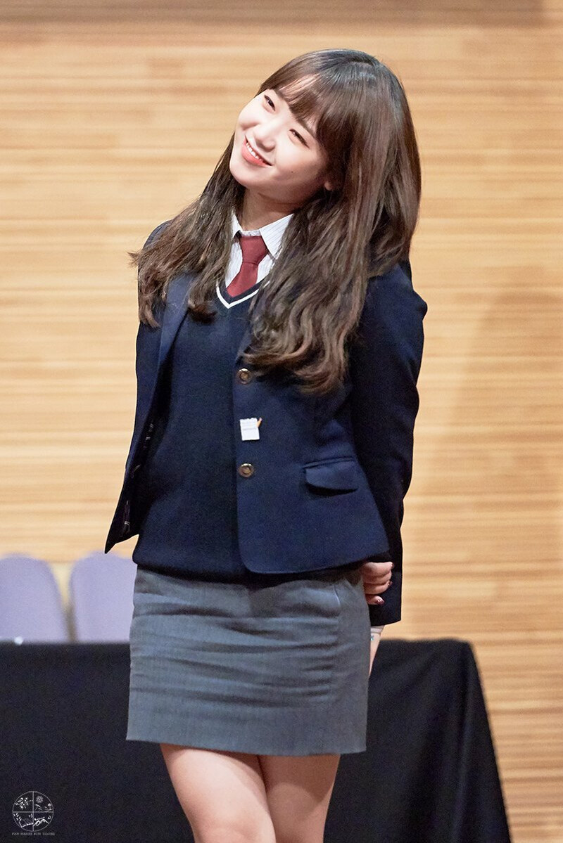 180519 Weki Meki Yoojung at 'Lucky' Gangbyeon Fansign documents 2