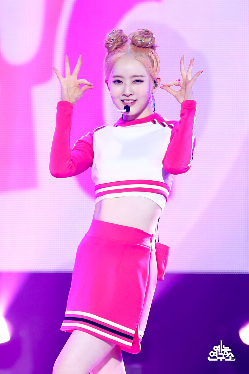 211002 STAYC at Music Core documents 8