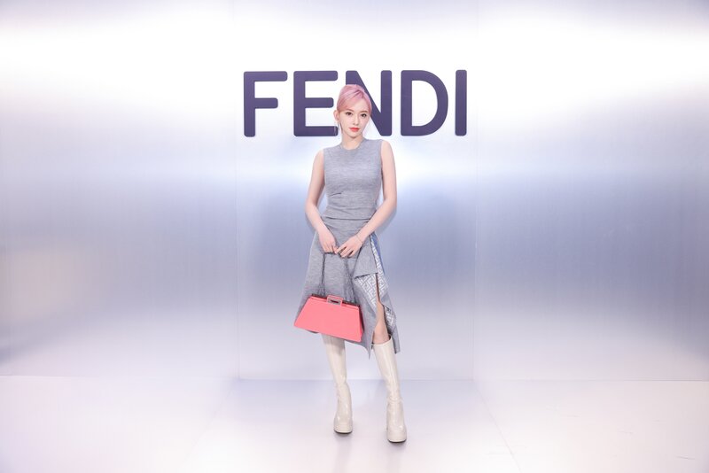 230222 Cheng Xiao Weibo Studio - Fendi Fashion Week documents 3