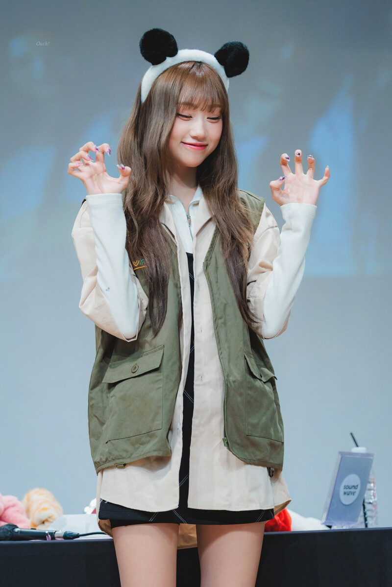 241229 izna Choi Jungeun at Soundwave Fansign documents 10