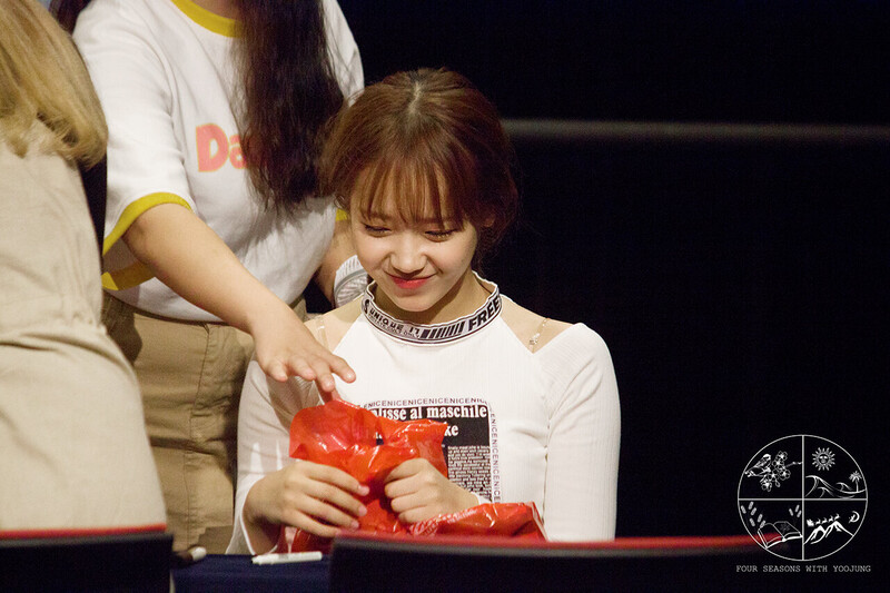 170827 Weki Meki Yoojung at Seogyo-dong 'WEME' Fansign documents 7