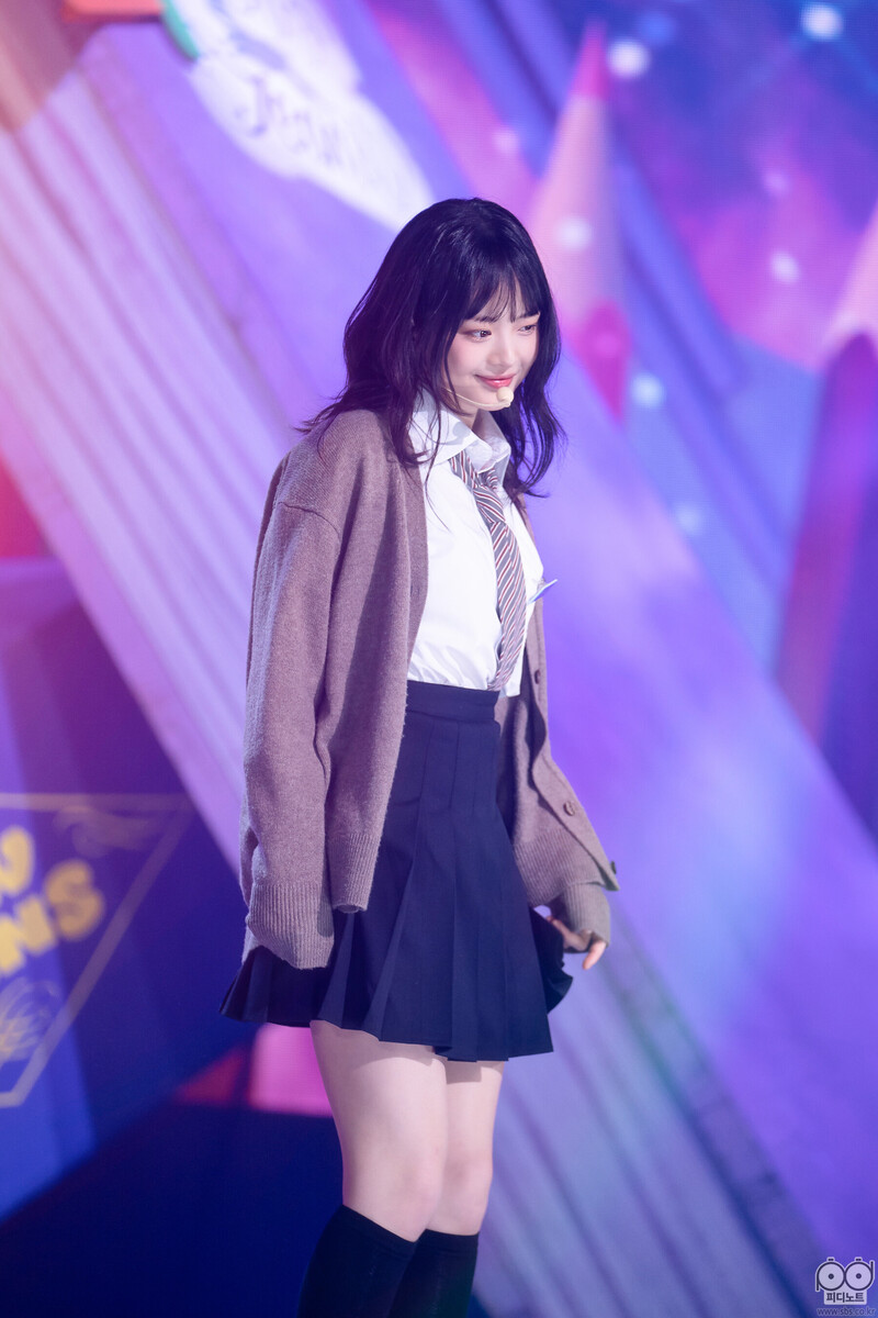 230115 NewJeans Hanni 'Ditto' at Inkigayo documents 1