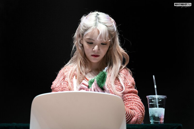 191208 AOA Jimin at 'NEW MOON' Fansign documents 2