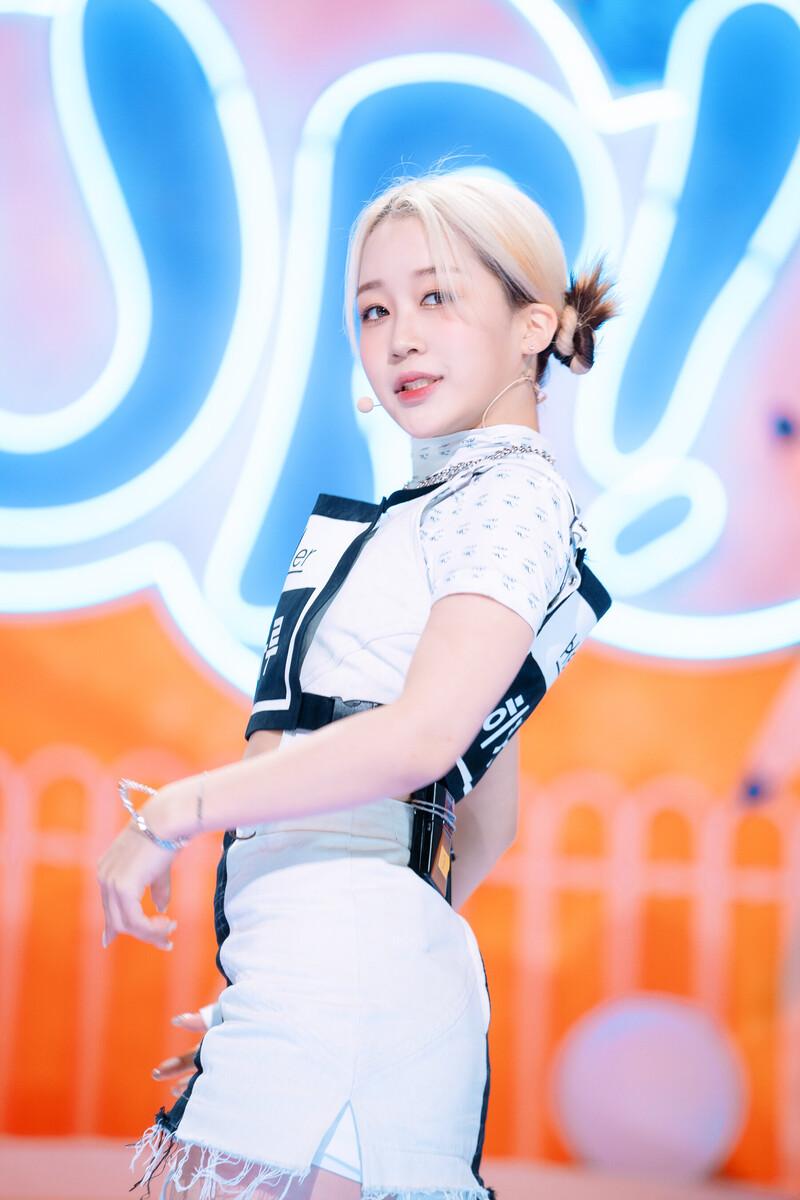 220703 Kep1er Hikaru 'Up!' at Inkigayo documents 9