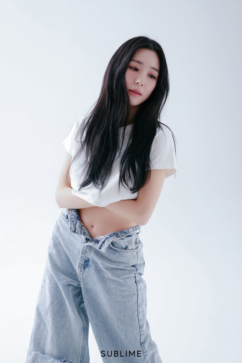 230309 SUBLIME Naver Post - Tiffany Young - Harper's Photoshoot Behind documents 4