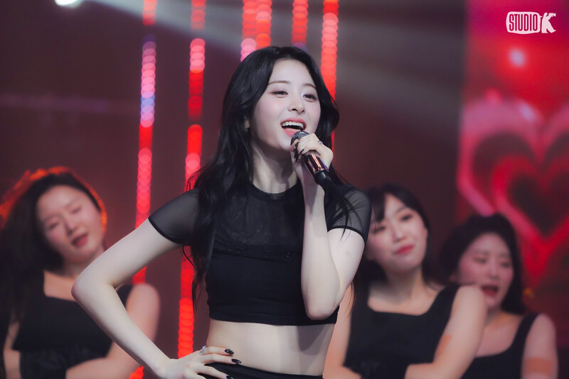 230505 LE SSERAFIM Yunjin - 'No-Return (Into the unknown)' at Music Bank documents 8