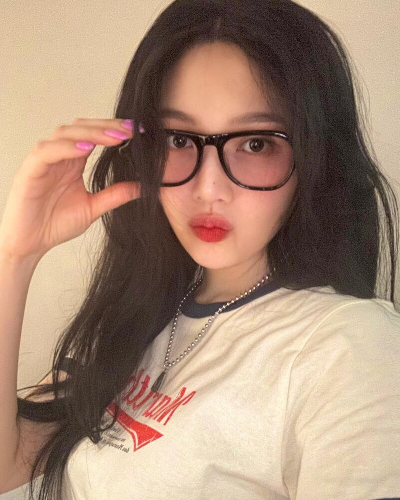 240417 Red Velvet Joy Instagram Update documents 11