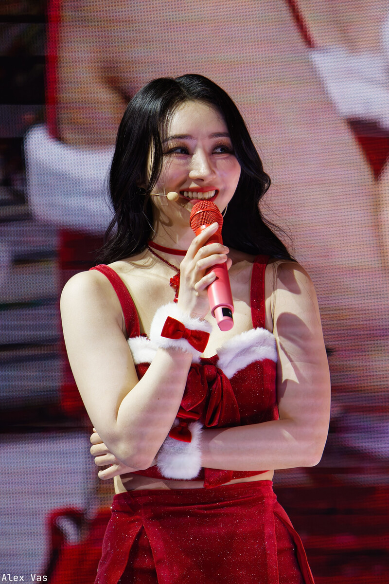 241225 Dreamcatcher SuA - '7 Doors of Christmas: A Lucky Encore' in Seoul Day 2 documents 4