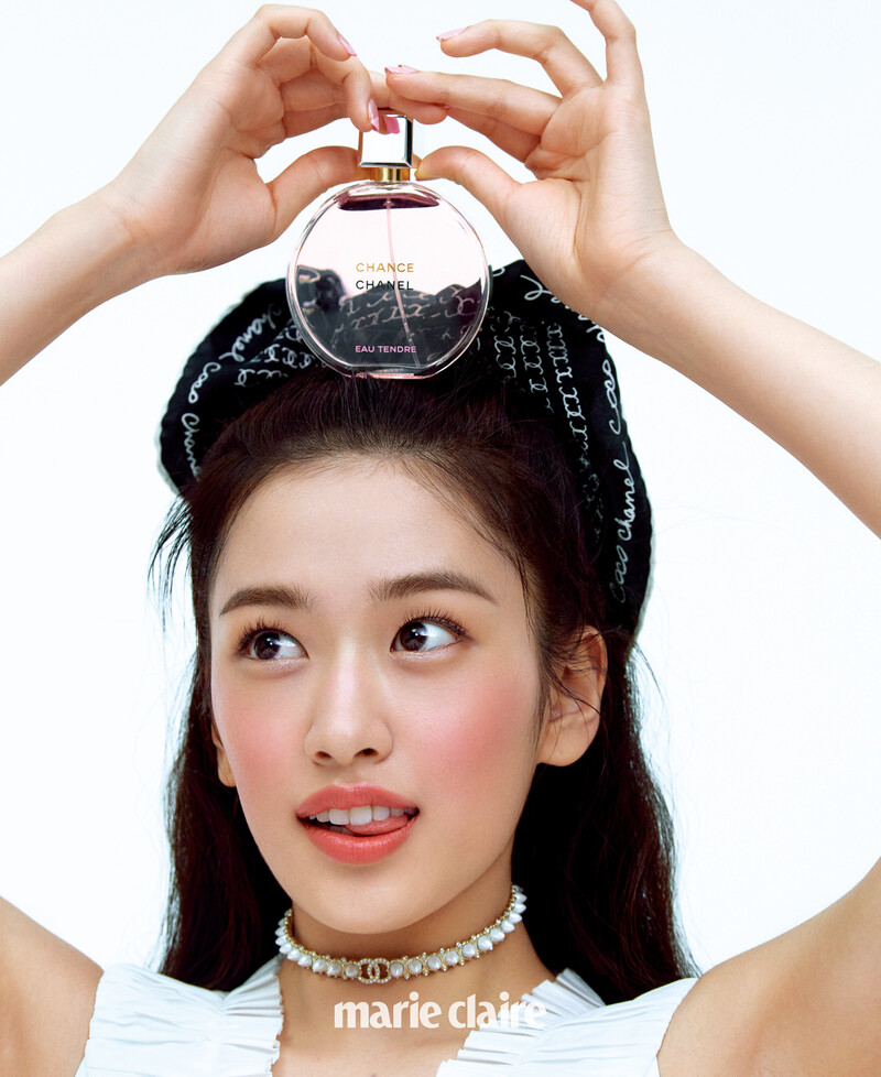 IVE YUJIN for MARIE CLAIRE Korea x CHANEL BEAUTY March Issue 2022 documents 3