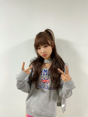 221202 FIFTY FIFTY Twitter Update - Saena