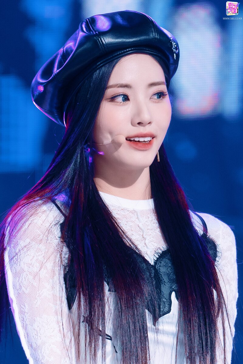 220130 fromis_9 Jiwon - 'DM' at Inkigayo documents 10