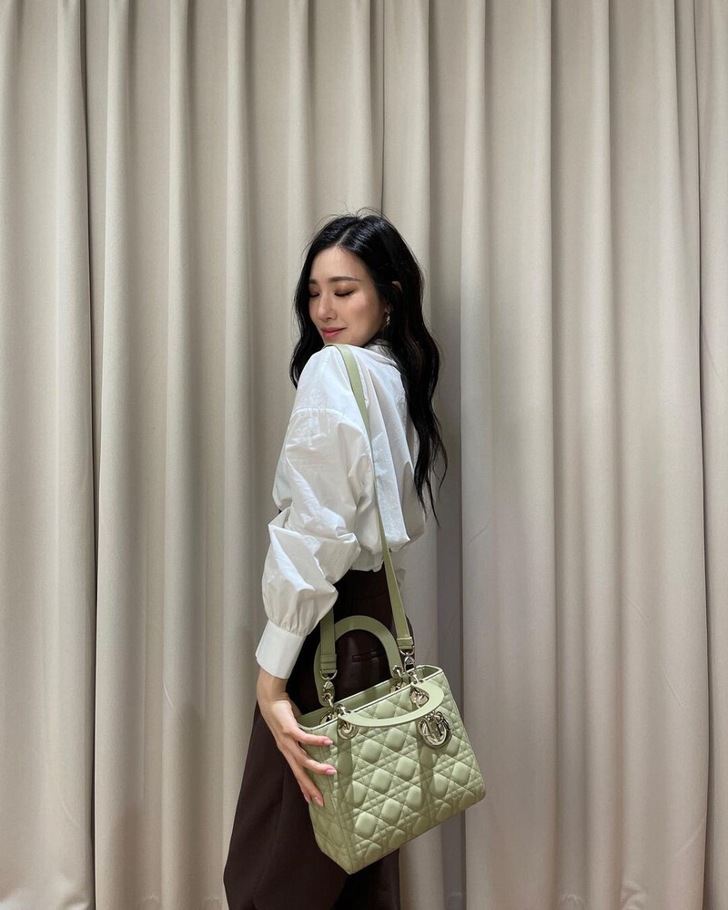 221006 SNSD Tiffany Young Instagram Update documents 8