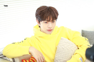 240809 - Naver - Yook Sungjae 2024 1st FAN MEETING behind photos