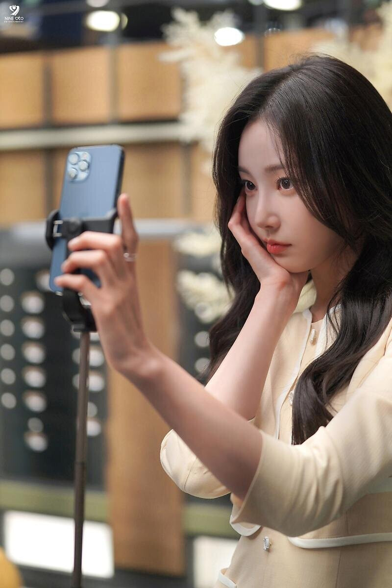 230707 9Ato Entertainment Naver Post - Yeonwoo 'MBC NUMBERS Photoshoot Behind' documents 9