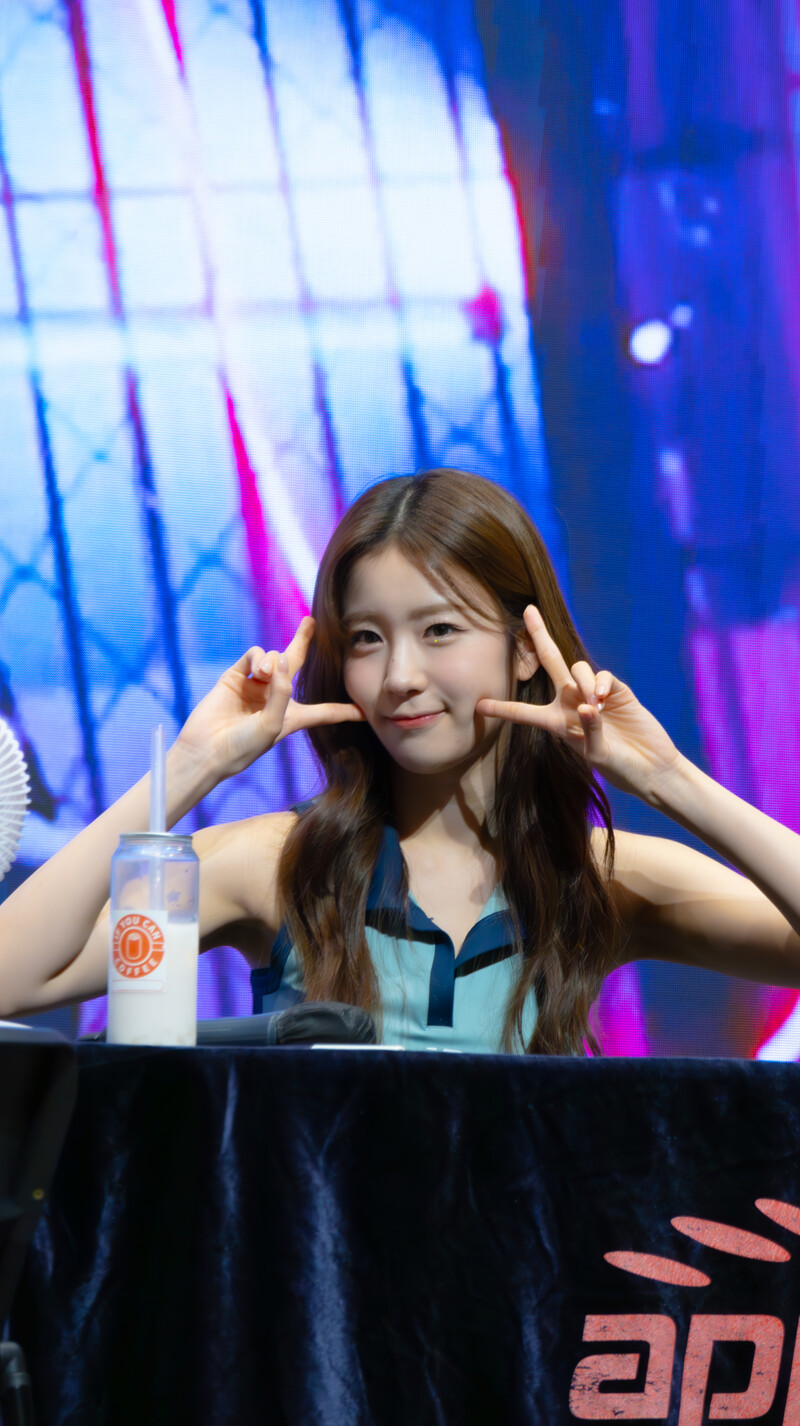 240831 WOOAH - WOOYEON at fansign event documents 10