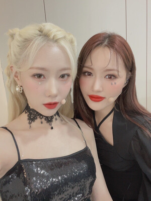 210814 Dreamcatcher Twitter Update - Handong & Siyeon