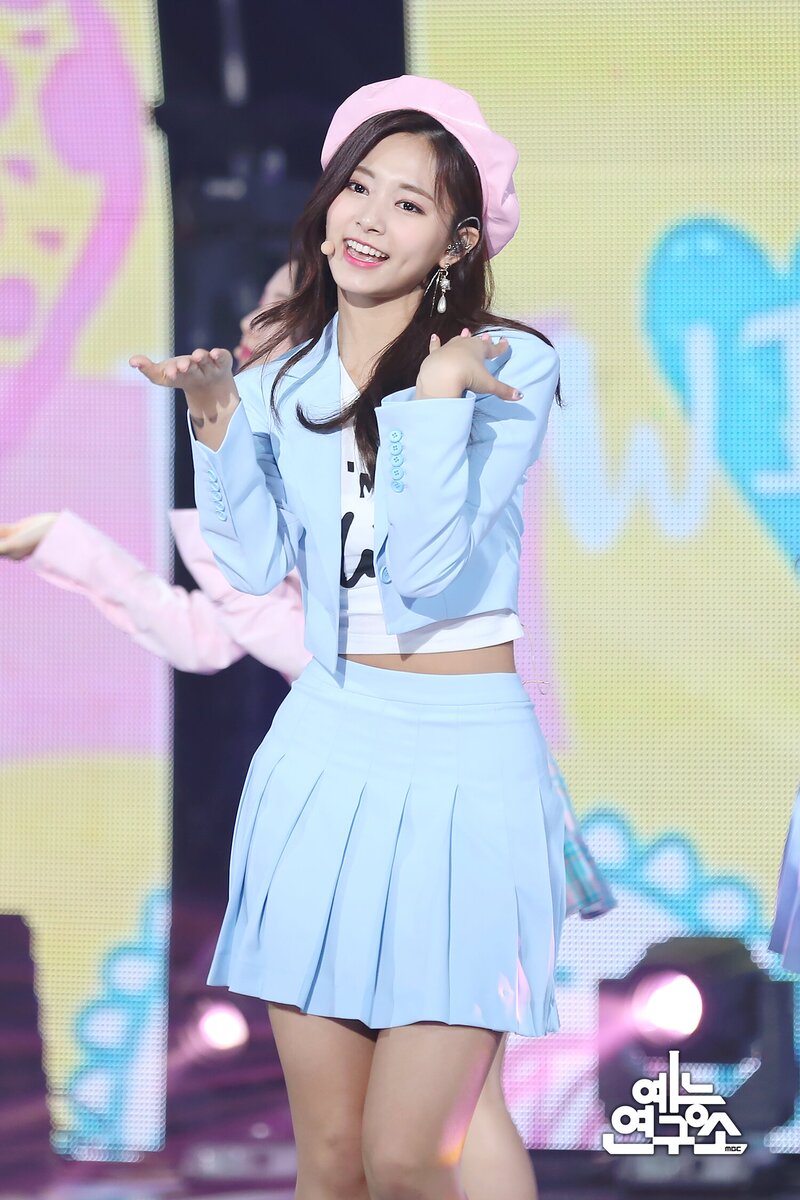 180428 TWICE Tzuyu - 'What is Love?' at Music Core documents 3