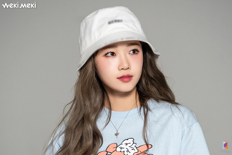 210428 Fantagio Naver Post - Yoojung's Cosmopolitan x Nerdy Photoshoot Behind documents 11