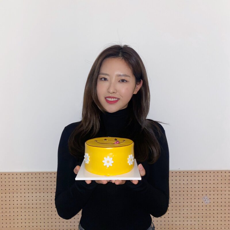 211113 LOONA Vlive Update - Happy Birthday Olivia Hye documents 1