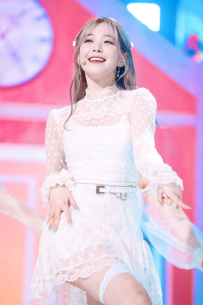 220123 fromis_9 Jiheon - 'DM' at Inkigayo documents 22