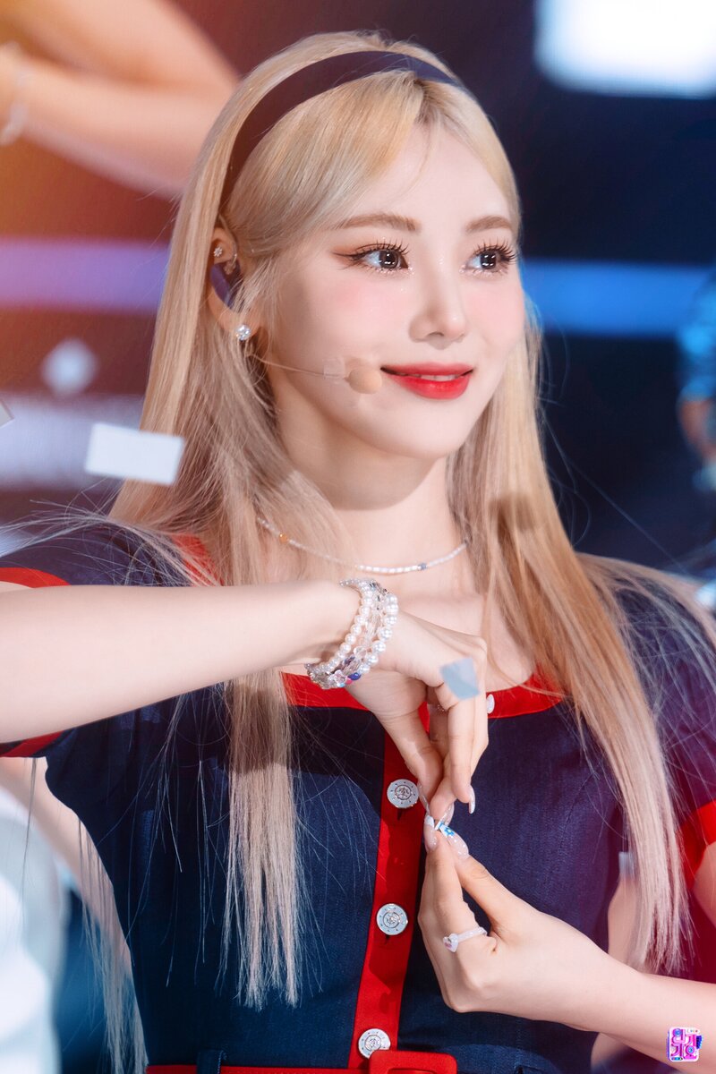 220703 LOONA JinSoul - 'Flip That' at Inkigayo documents 2