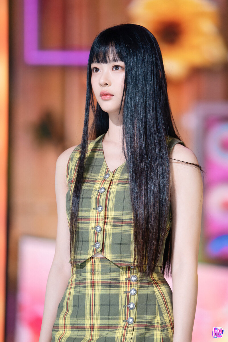 220828 NewJeans Hanni 'Hurt' at Inkigayo documents 2