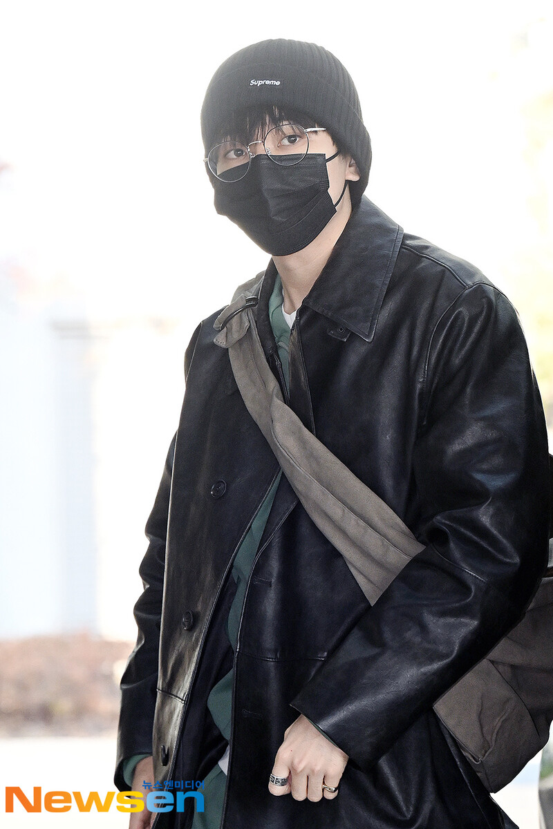 241229 SEVENTEEN Wonwoo at Gimpo International Airport documents 1