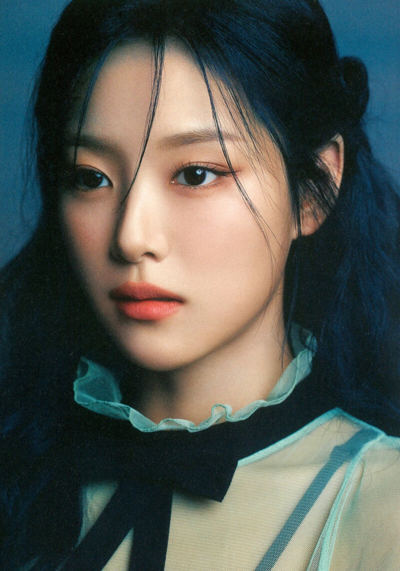 Heejin & Hyunjin for The Big Issue Magazine Vol. 288 December 2022 documents 9