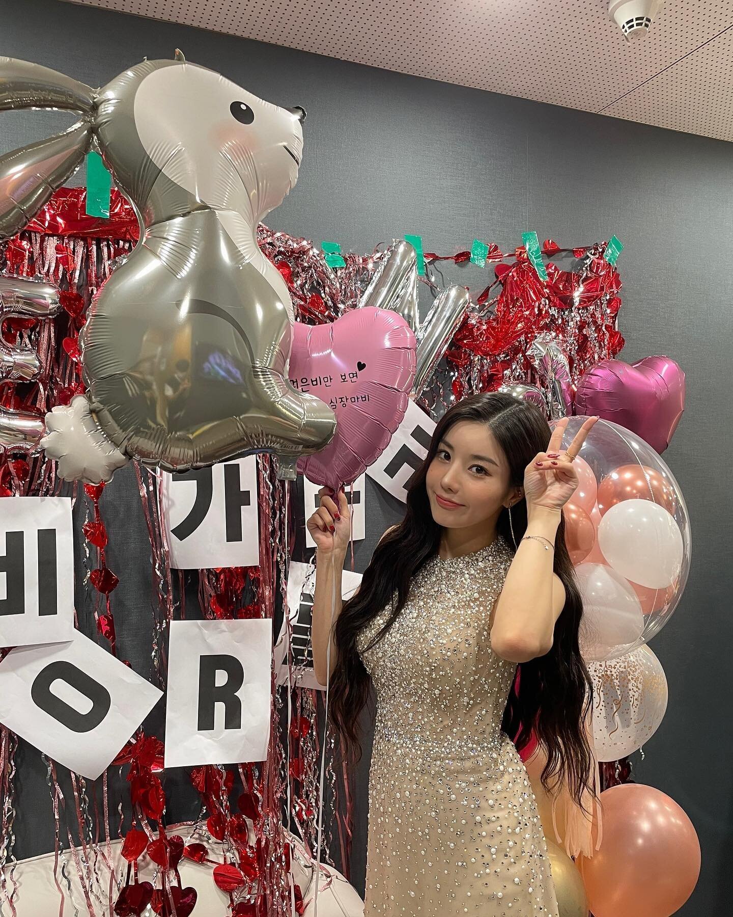 210826 Kwon Eunbi Instagram Update with Minju | kpopping