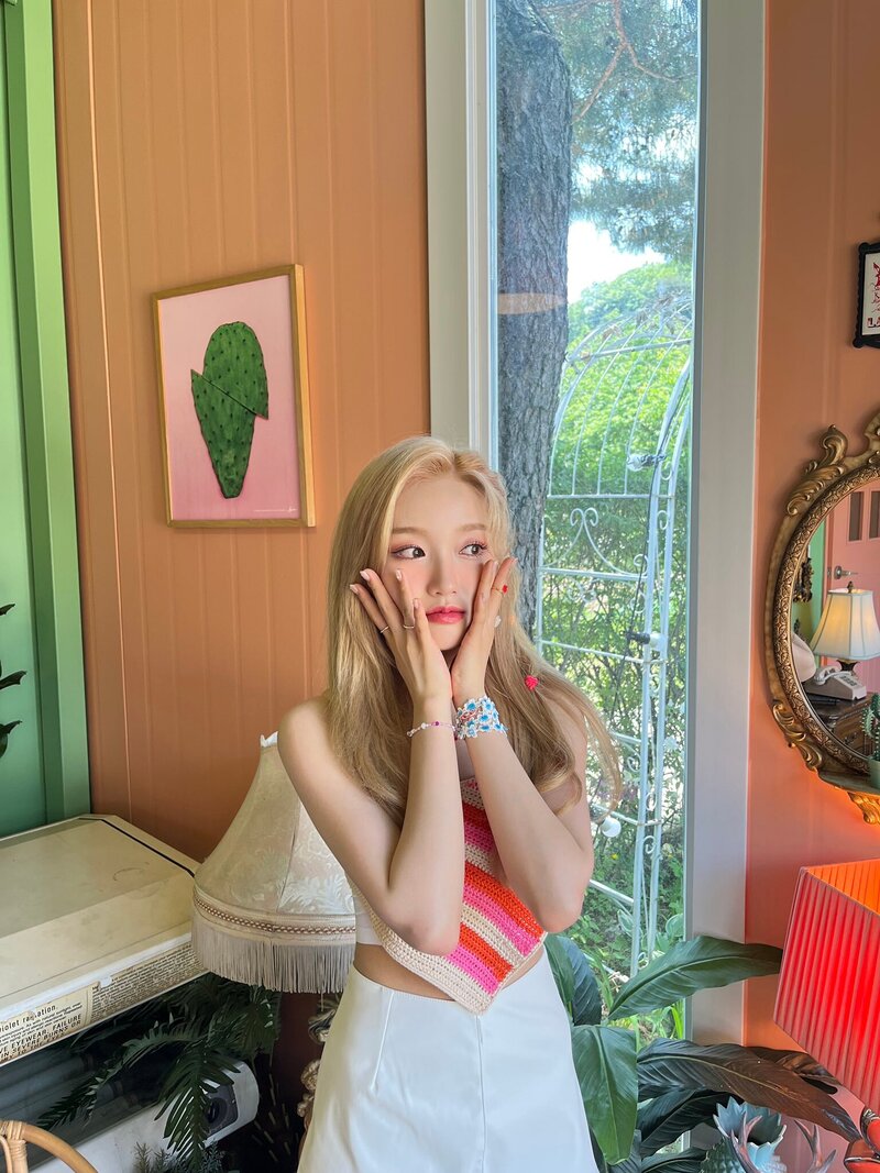 220902 LOONA Twitter Update - GoWon documents 7