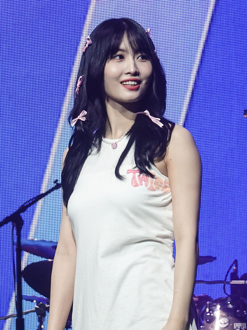 230613 TWICE Momo - ‘Ready To Be’ World Tour in Oakland Day 2 documents 1